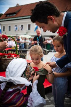 Izjemen obisk zaznamoval 50. Dneve narodnih noš in oblačilne dediščine v Kamniku (Blaž T. Muc)  (33)